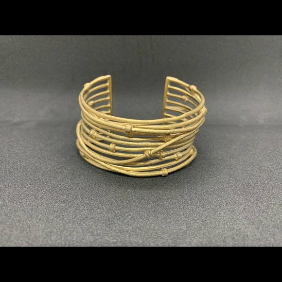 Gold tone cuff bracelet - Picture 1 of 3
